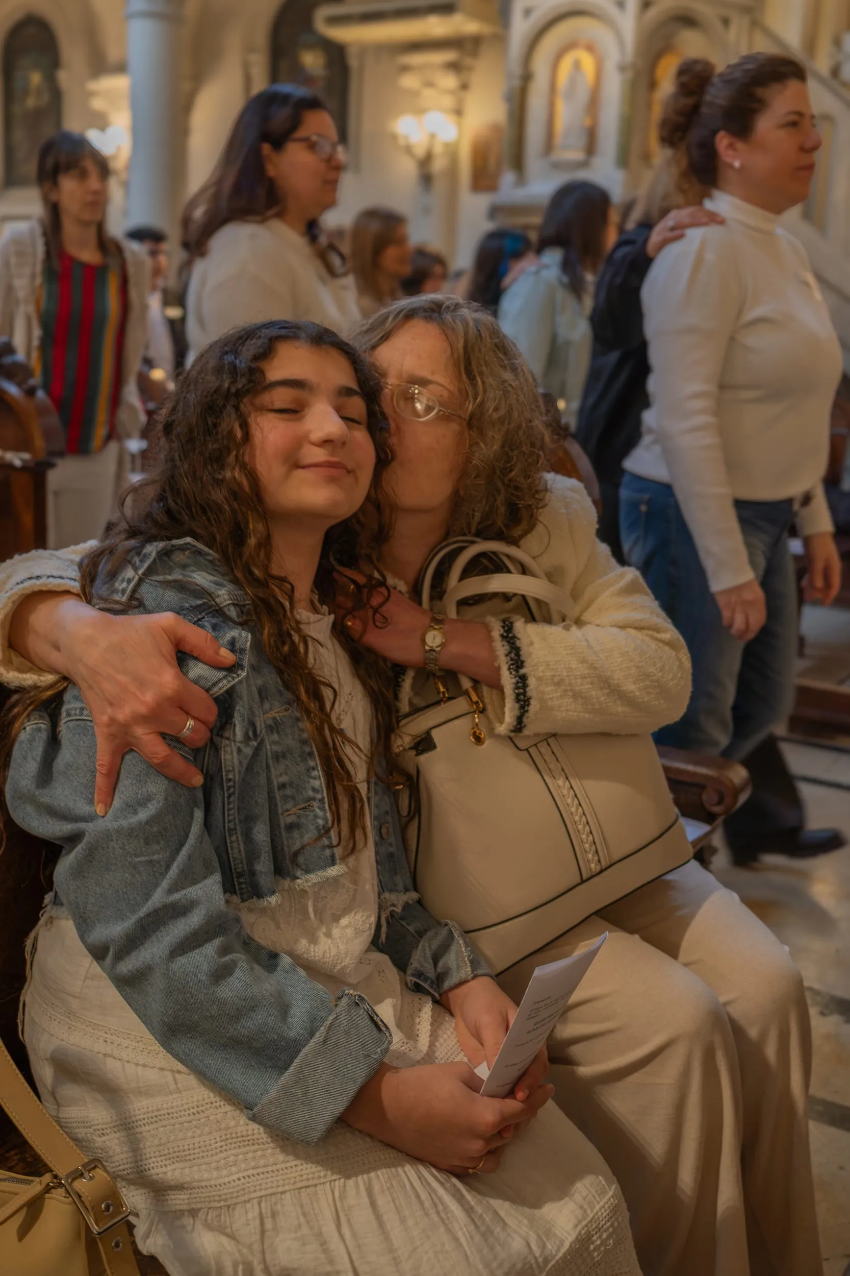 Comunión abrazo con mamá