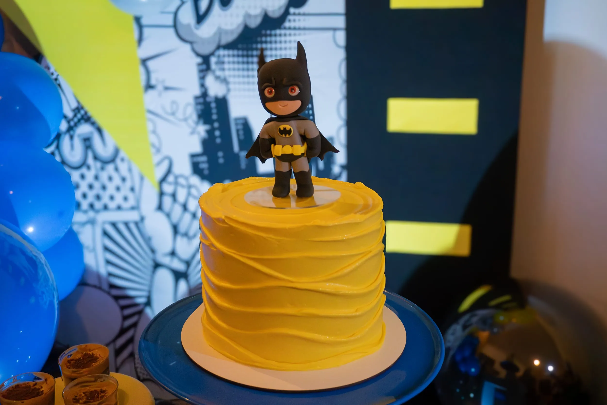 Cumpleaños batman torta amarilla