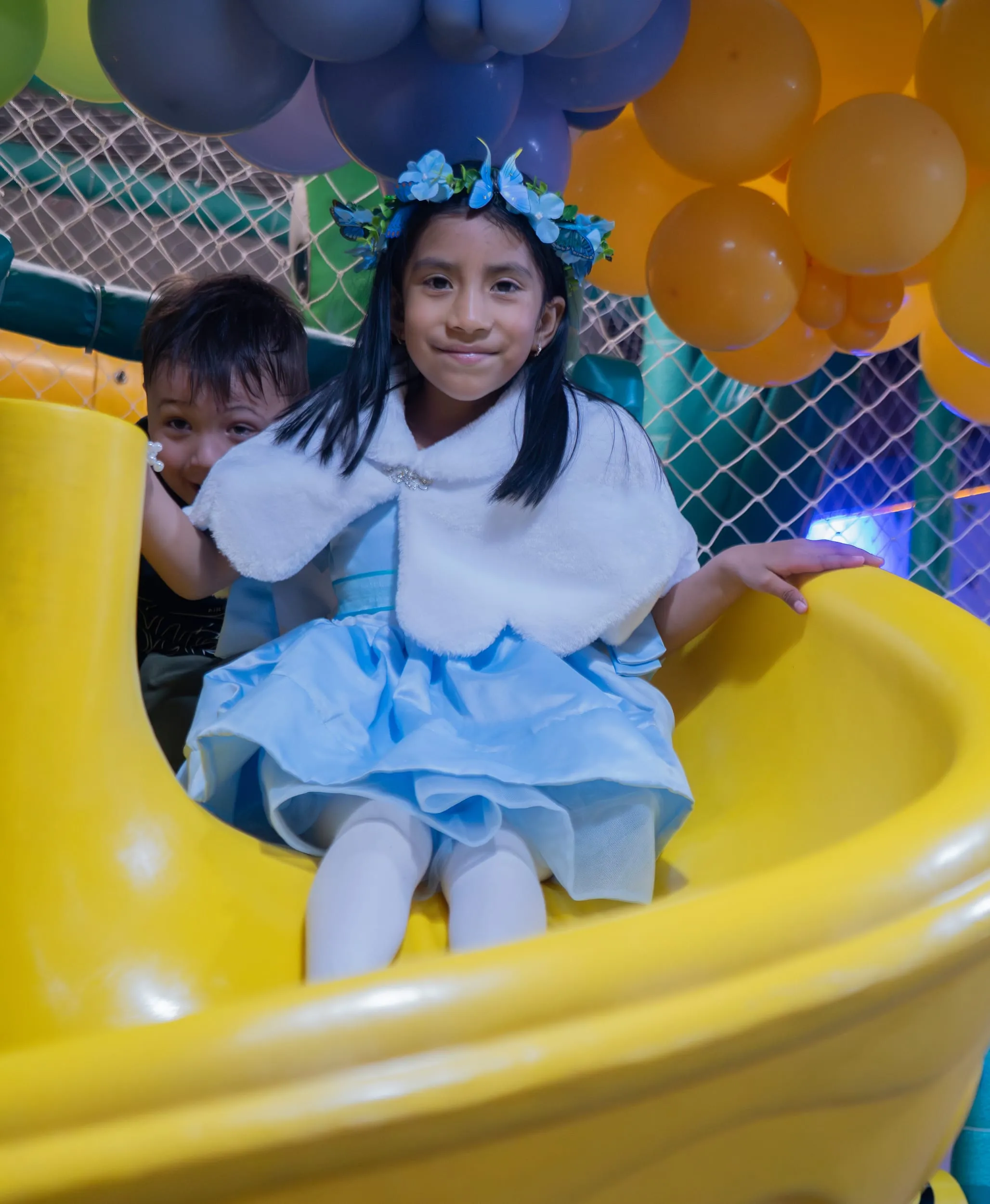 Cumpleaños infantil tobogán salón de juegos