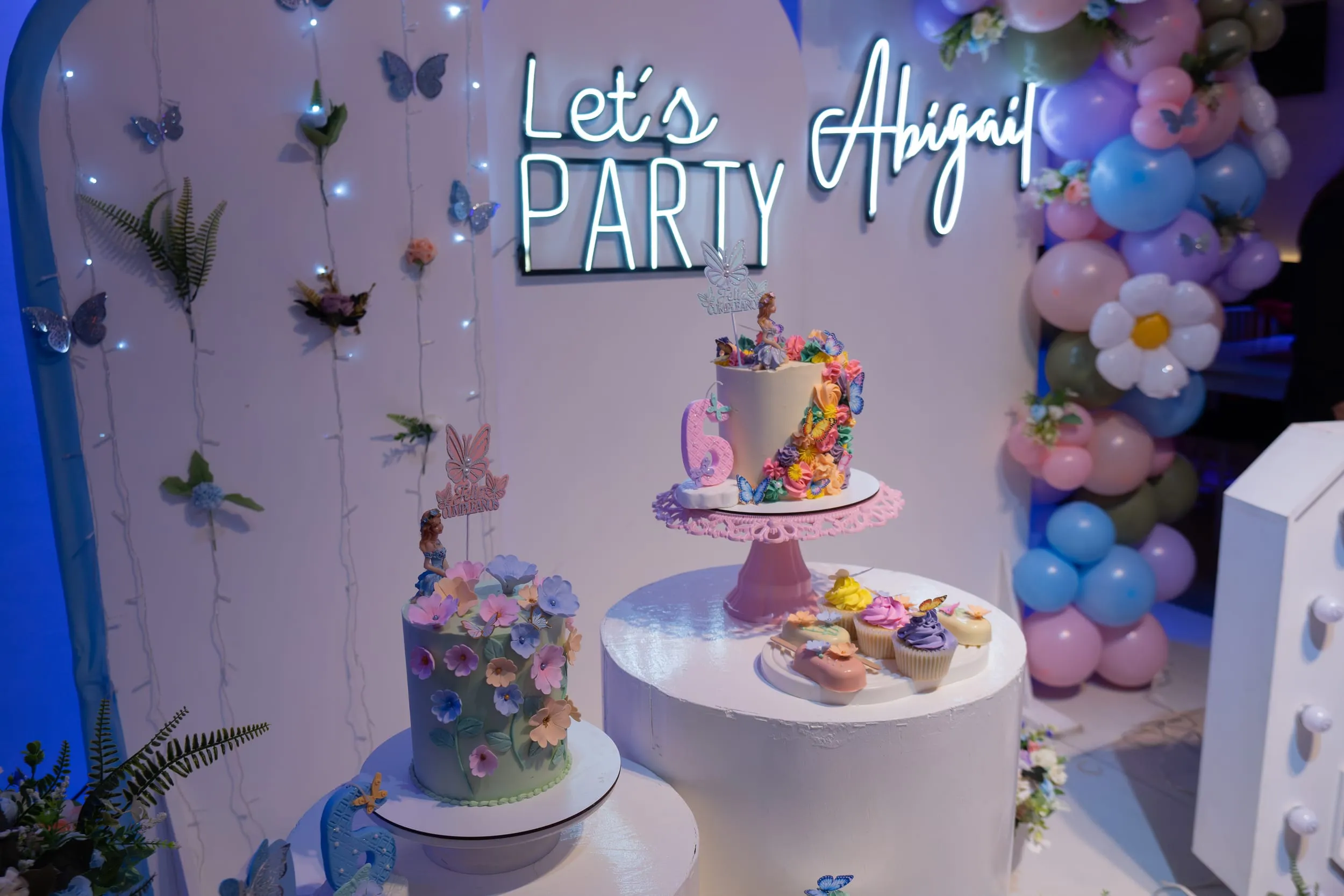 Cumpleaños mariposas decoracion torta y globos