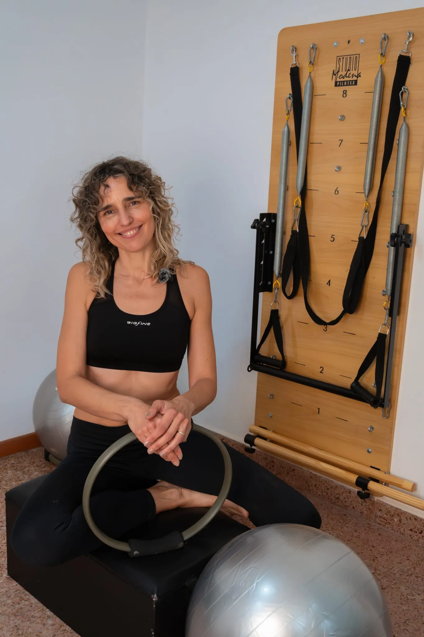 Marca personal nutricionista pilates sentada con aro